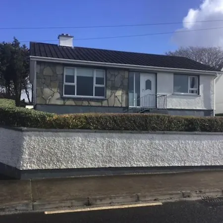 Bayview House 던글로